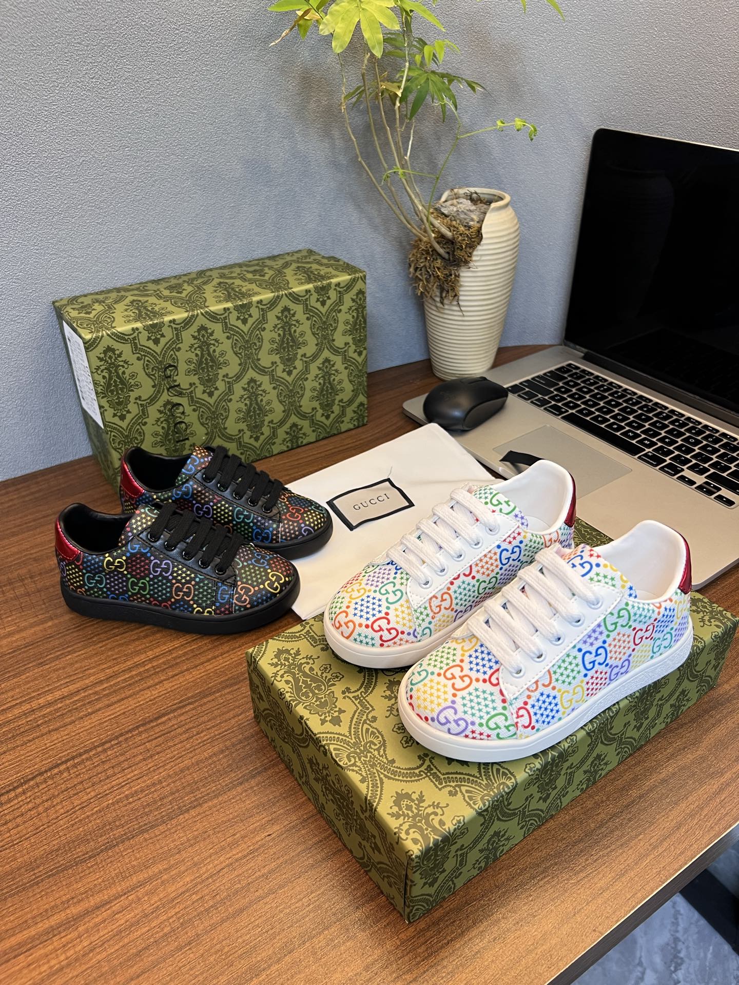 Children's shoes child